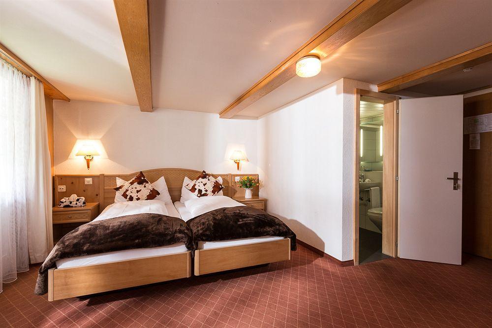 Hotel Oberland เลาเทอร์บรุนเนน ภายนอก รูปภาพ
