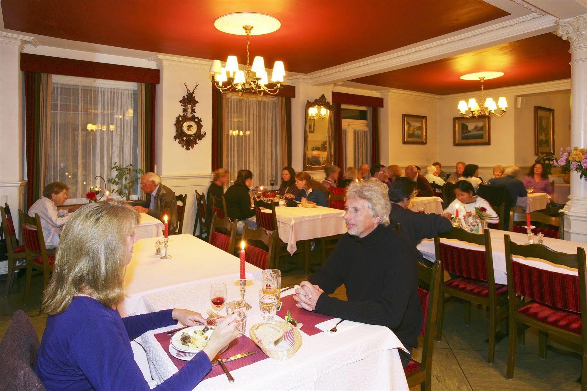Hotel Oberland เลาเทอร์บรุนเนน ภายนอก รูปภาพ