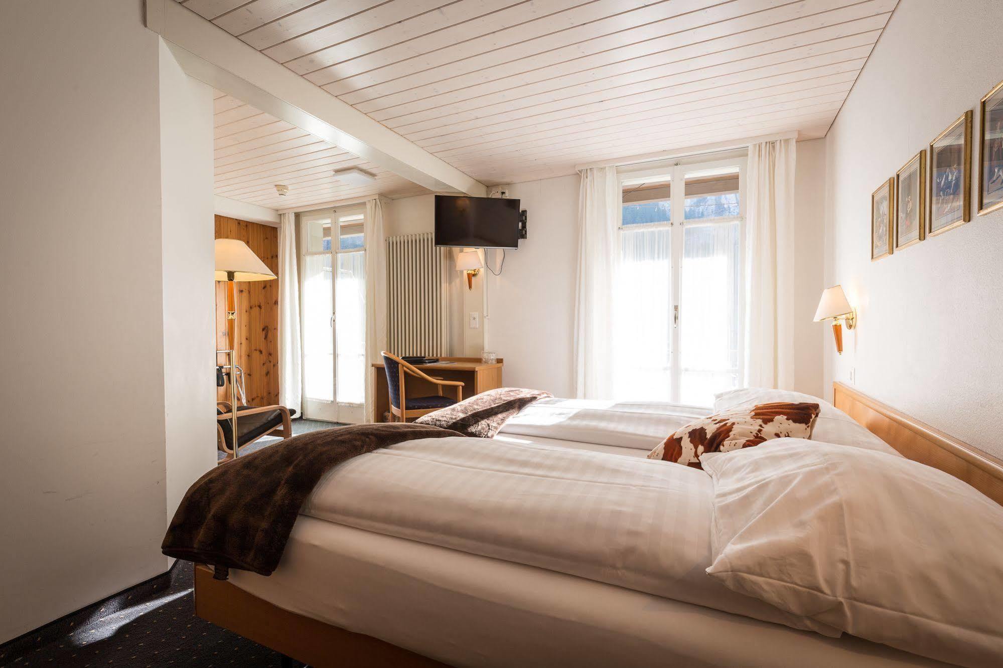 Hotel Oberland เลาเทอร์บรุนเนน ภายนอก รูปภาพ