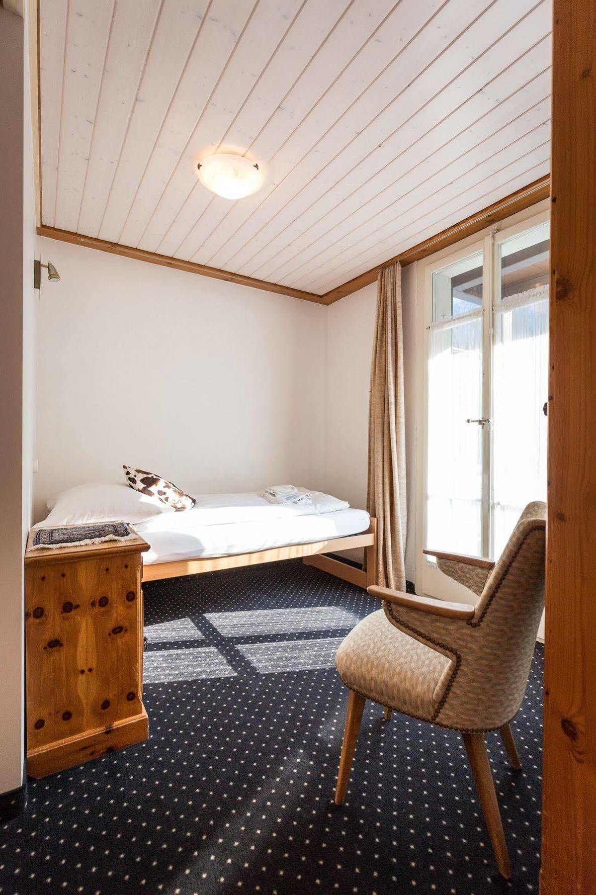 Hotel Oberland เลาเทอร์บรุนเนน ภายนอก รูปภาพ