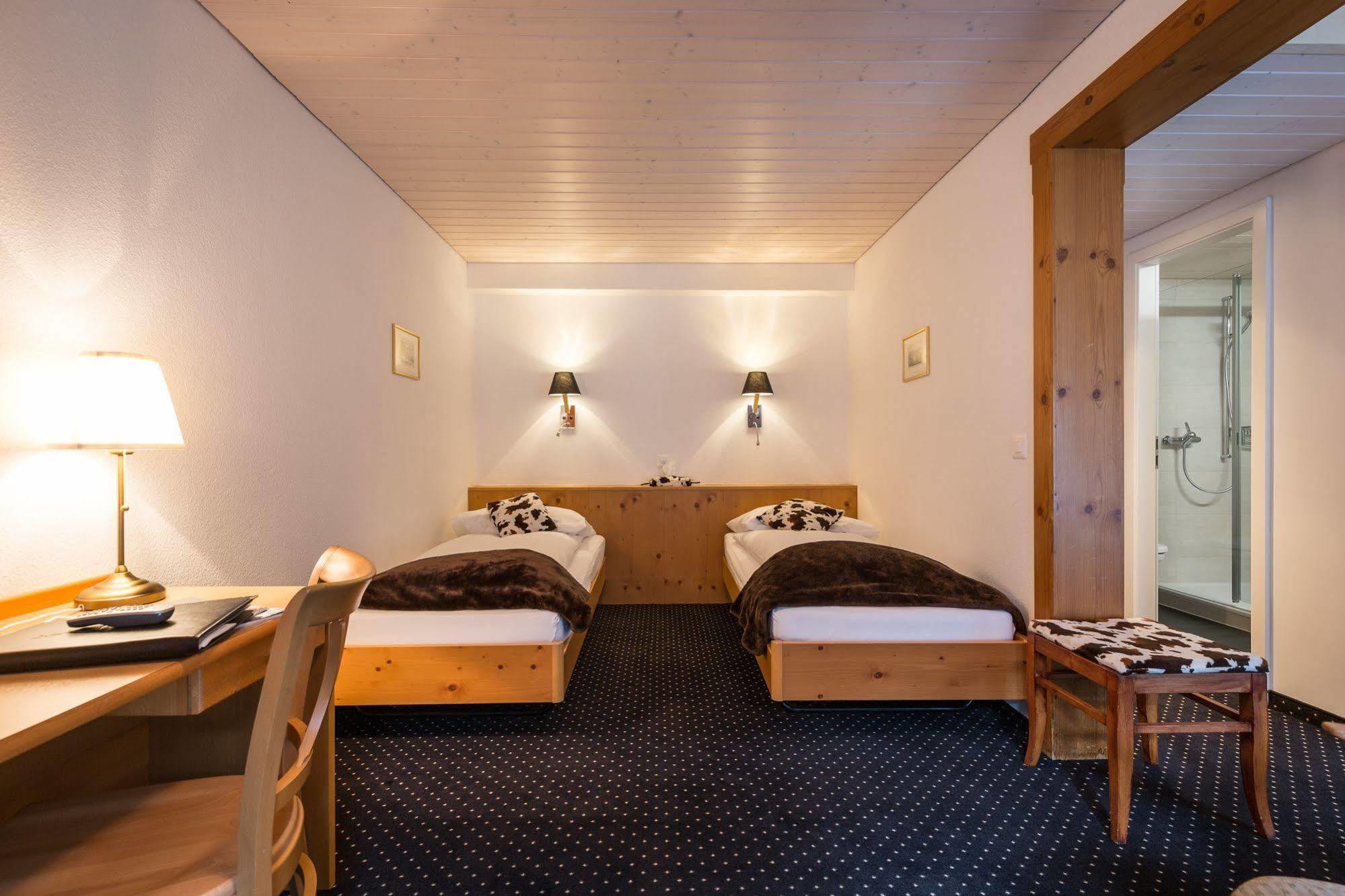 Hotel Oberland เลาเทอร์บรุนเนน ภายนอก รูปภาพ