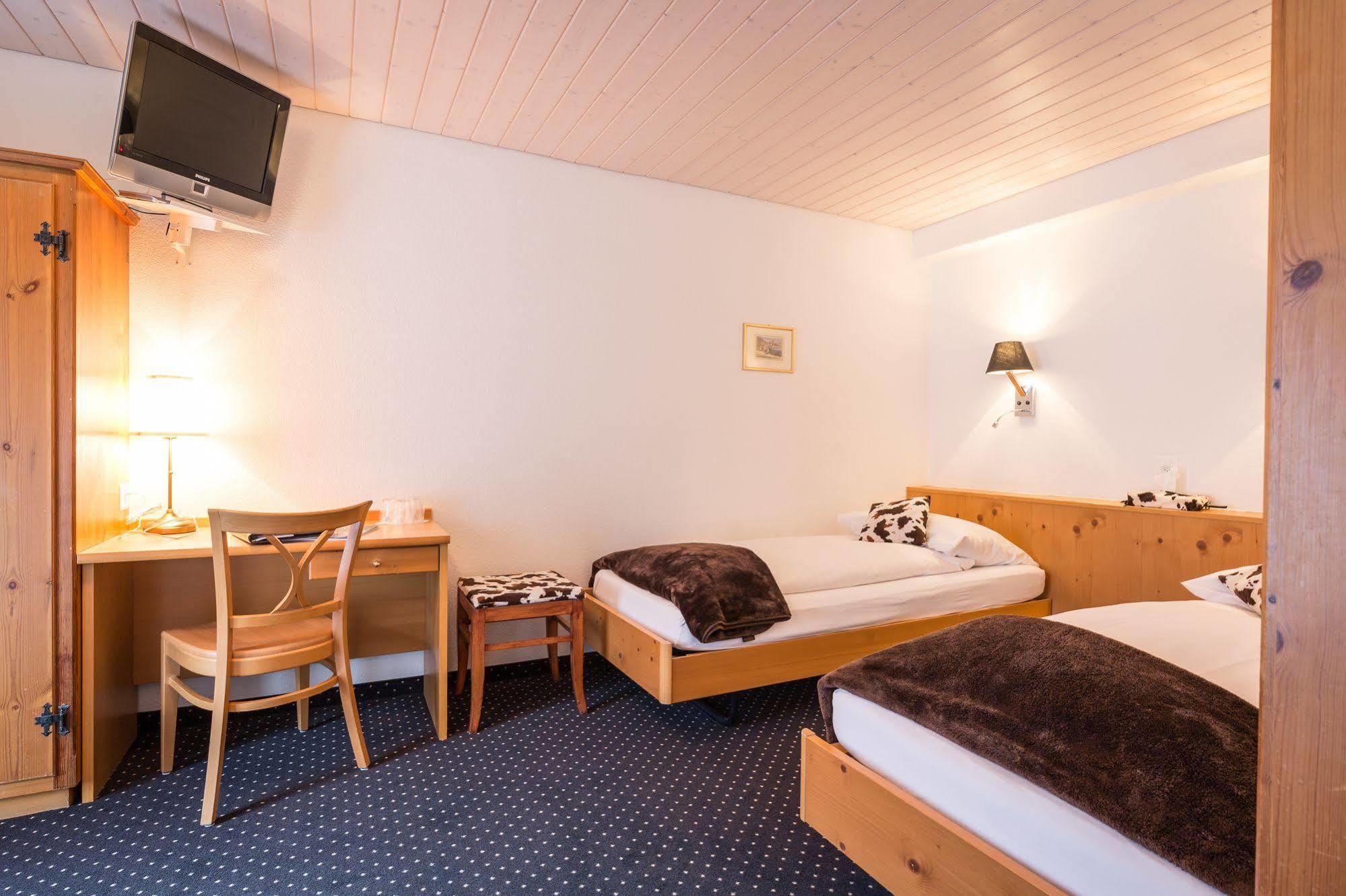 Hotel Oberland เลาเทอร์บรุนเนน ภายนอก รูปภาพ