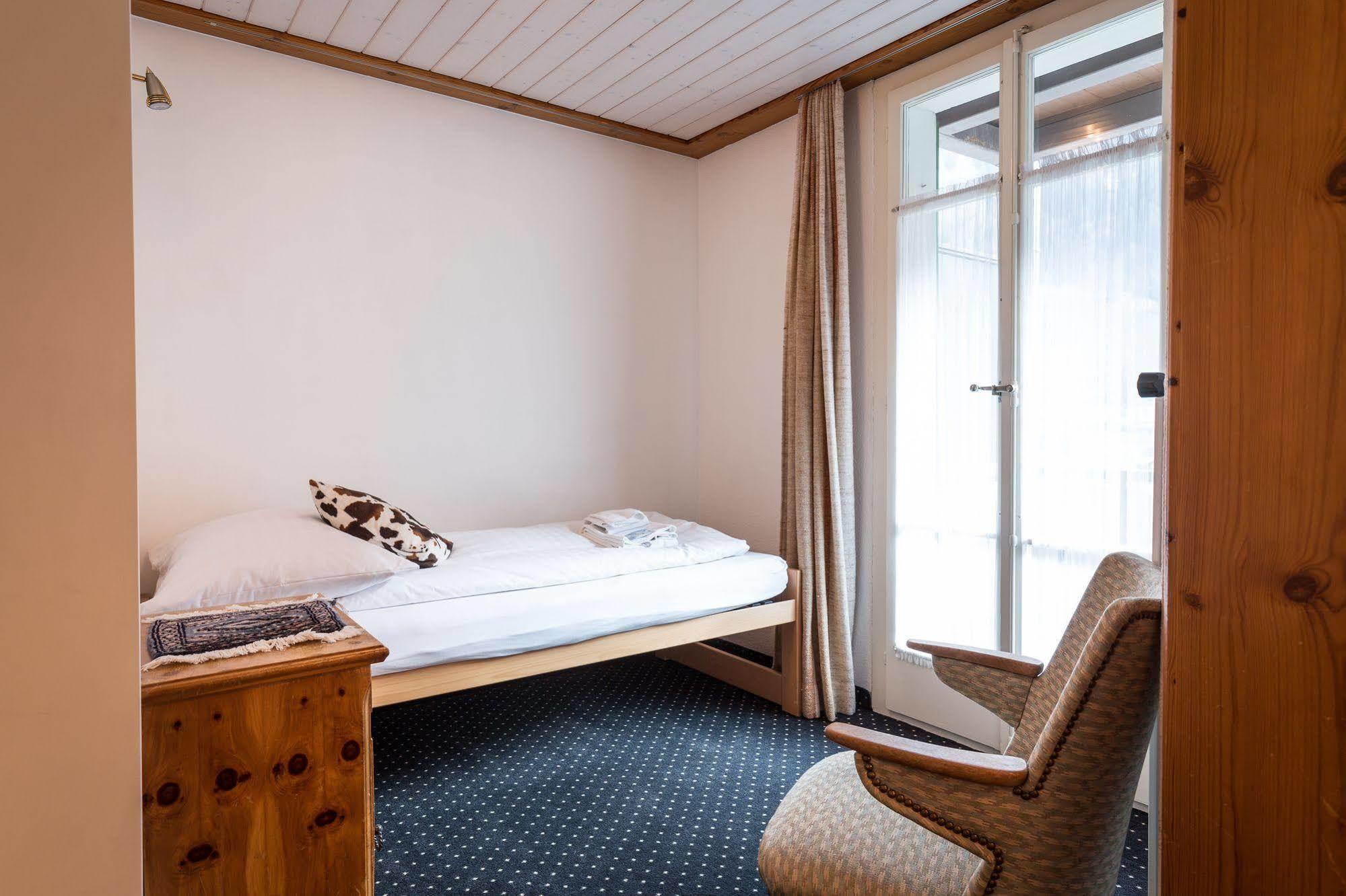 Hotel Oberland เลาเทอร์บรุนเนน ภายนอก รูปภาพ