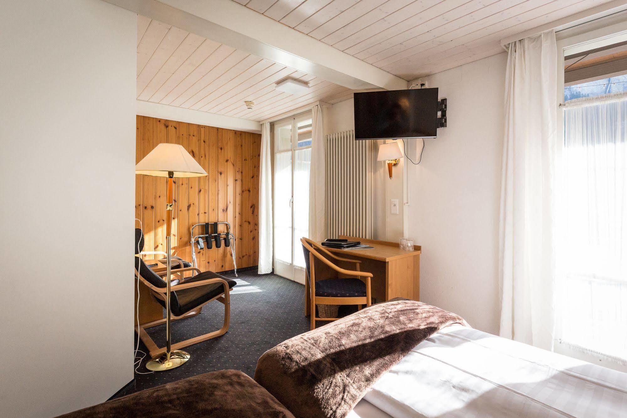 Hotel Oberland เลาเทอร์บรุนเนน ภายนอก รูปภาพ