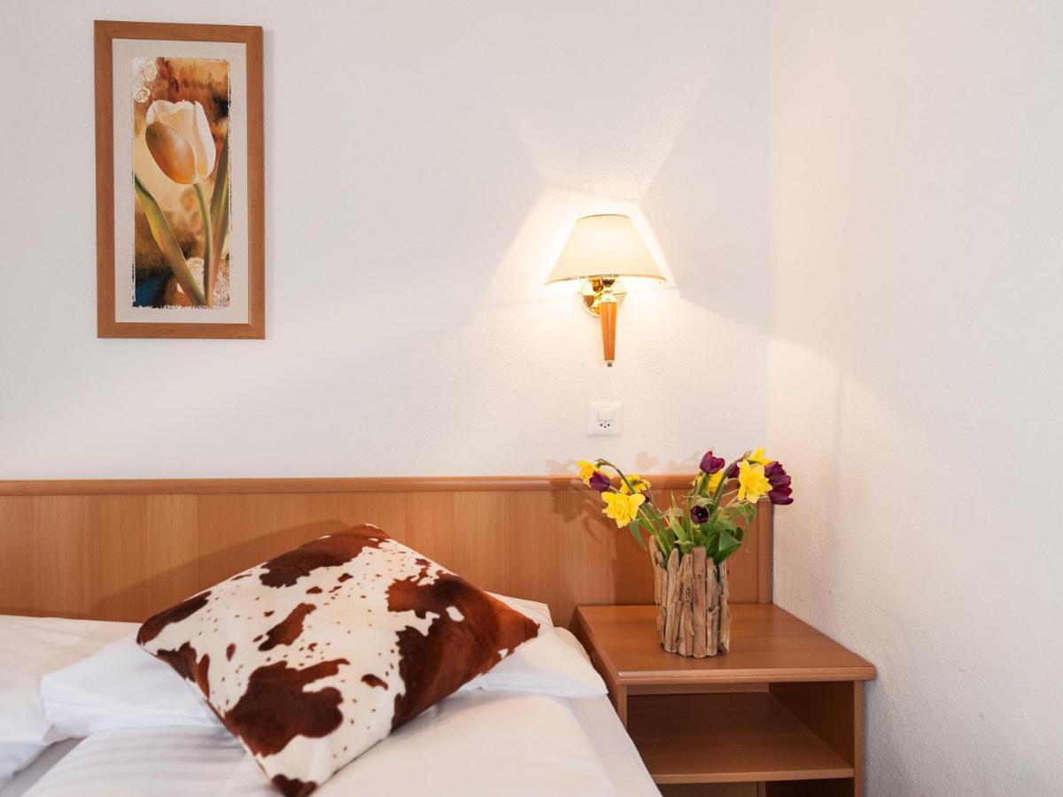 Hotel Oberland เลาเทอร์บรุนเนน ภายนอก รูปภาพ